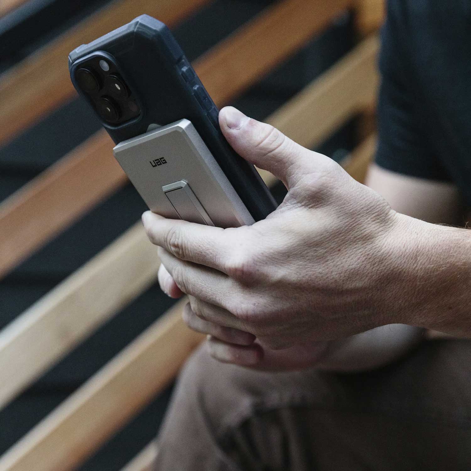 Power Bank Portátil UAG Stand Ultra Slim 5000 Mah (MagSafe)