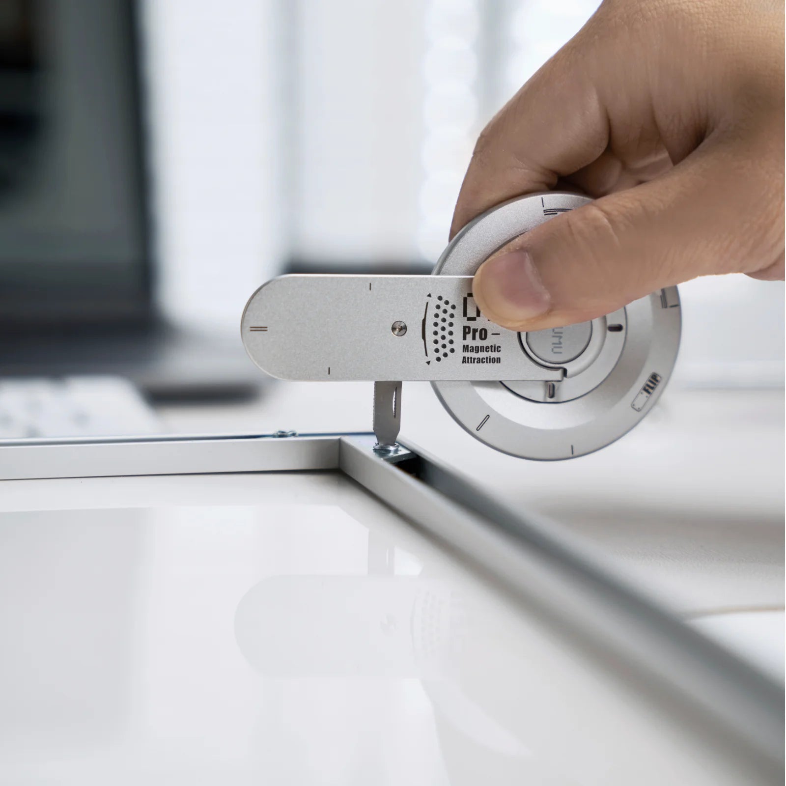 AULUMUG05Pro-soportemagneticoMagSafedealuminiomultifuncion-10.webp