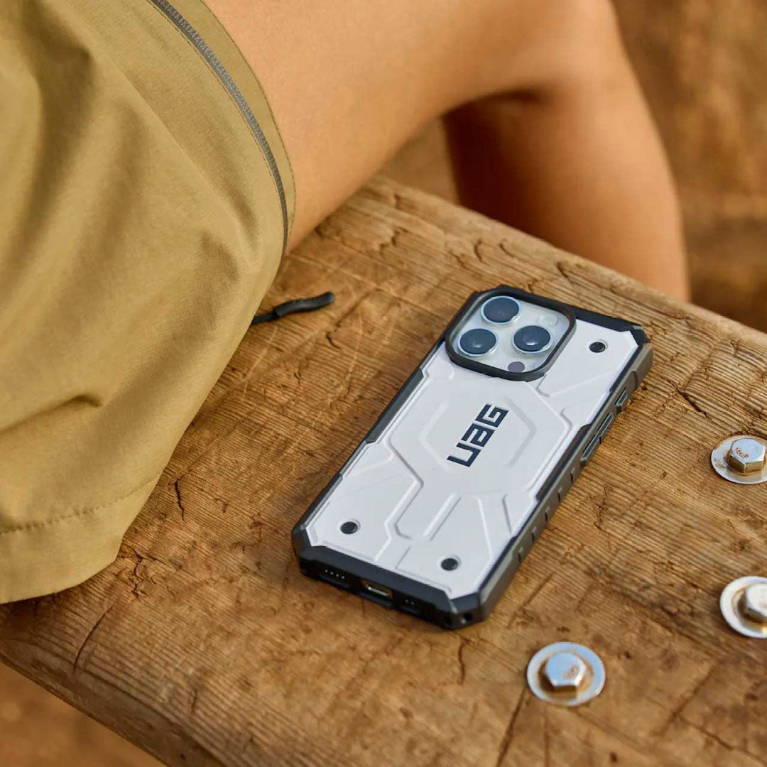 Case-UAG-Pathfinder-iPhone-16-Pro-Max-_MagSafe_---Cloud-Blue9.jpg
