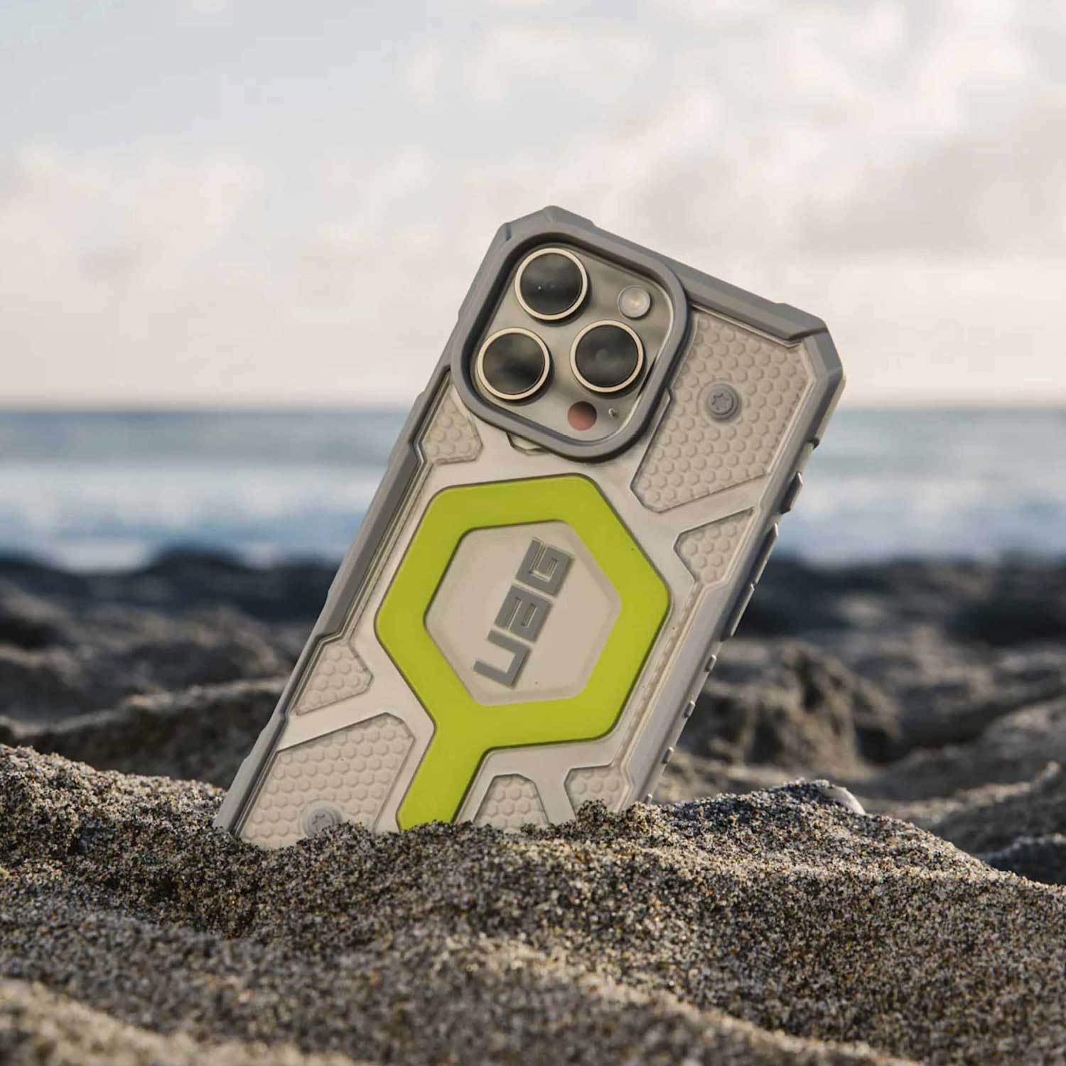Case UAG Pathfinder Clear iPhone 16 Pro Max (MagSafe) - Ice