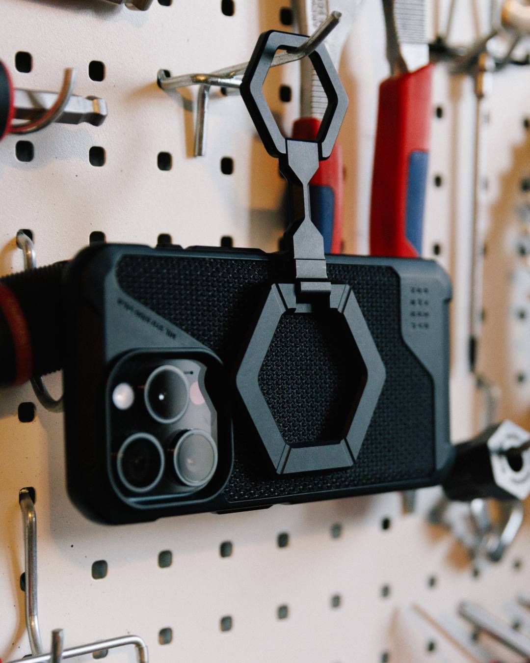 There_are_a_million_ways_to_use_our_new_Magnetic_Ring_Stands_built_from_strong_metal_and_constructed_to_work_in_tandem_with_any_magnet_equipped_phone_or_case._How_have_you_been_using.jpg
