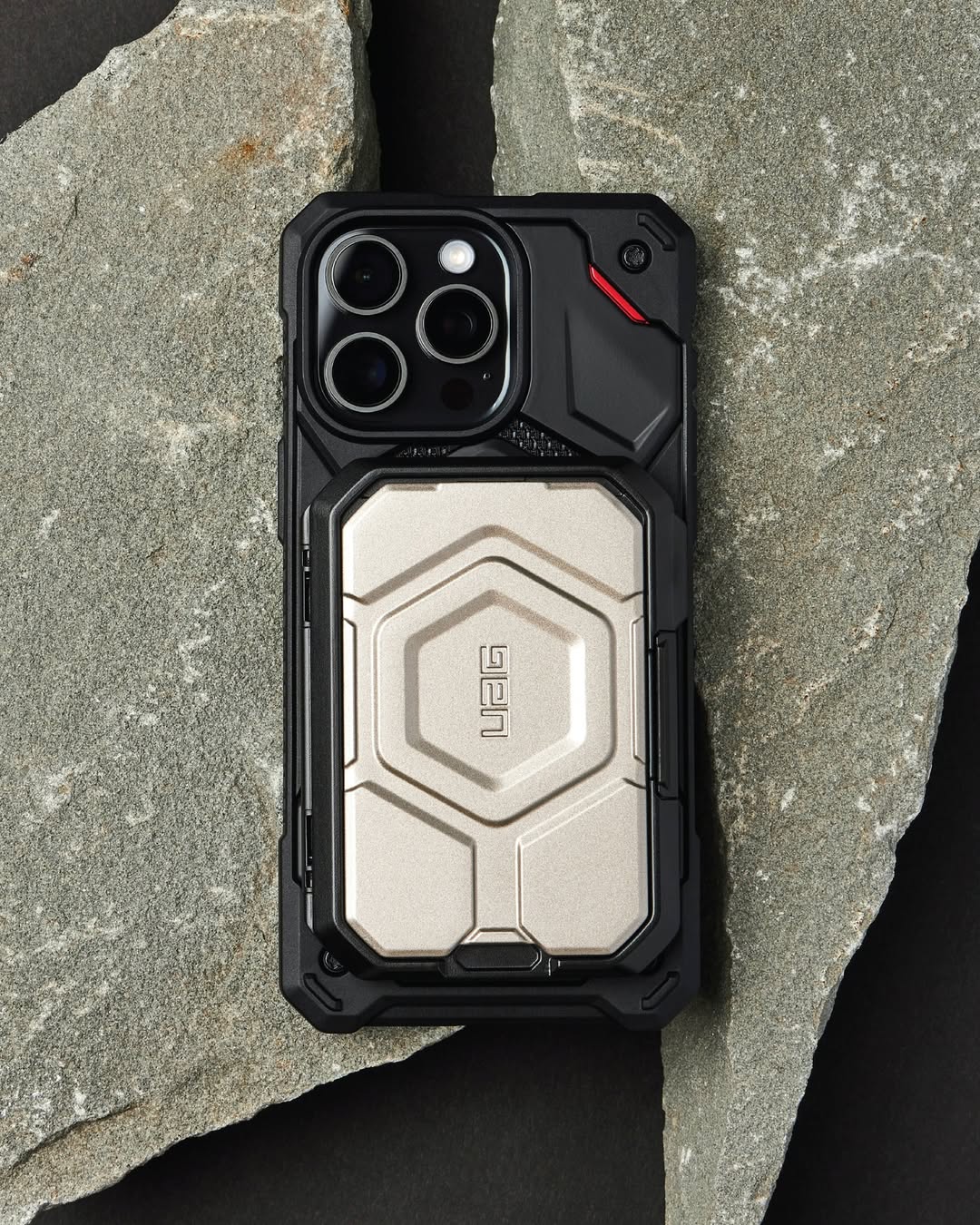 UAG_wallet_billetera_magsafe.jpg