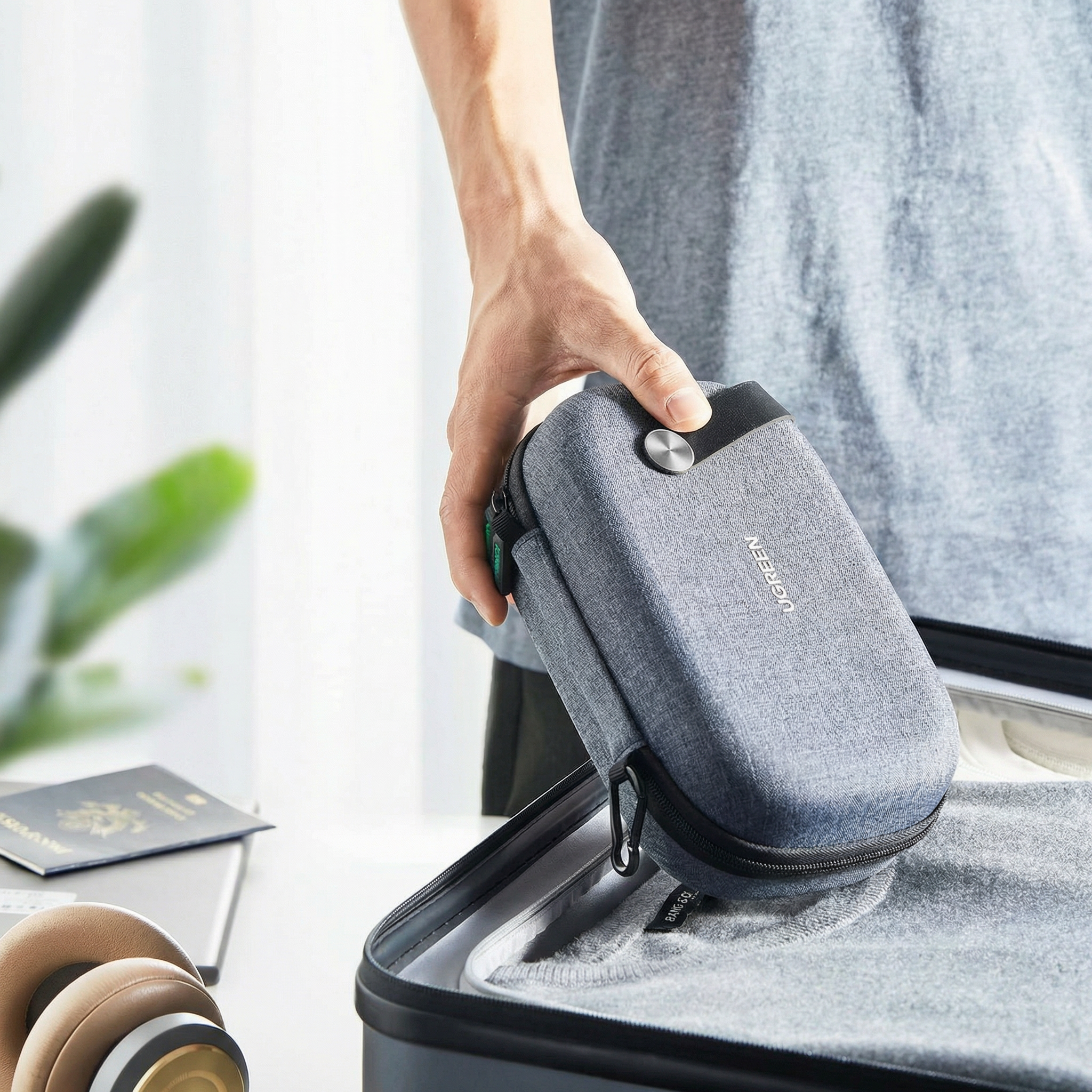 Estuche organizador UGREEN (cargador, audífonos, SD, cables USB-C) - 50903