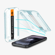 Protector de pantalla Spigen EZ FIT GLAS.tR S.P. iPhone 16 / iPhone 15 (2 UND) - Spigen - Protector de pantalla7 - 3 - 5 / PPSEFIPH162UDastore