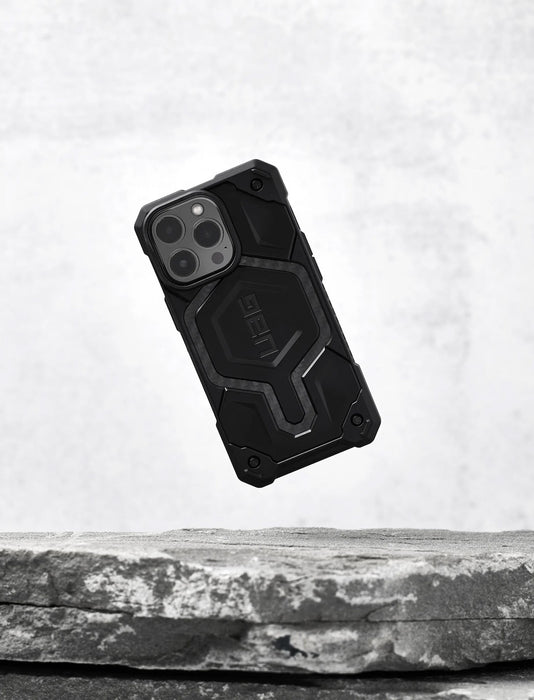 Case UAG Monarch Pro iPhone 14 Pro (Magsafe) - Carbon Fiber