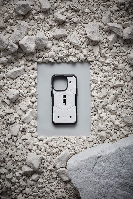 Case UAG Pathfinder iPhone 14 Pro Max (MagSafe) - White